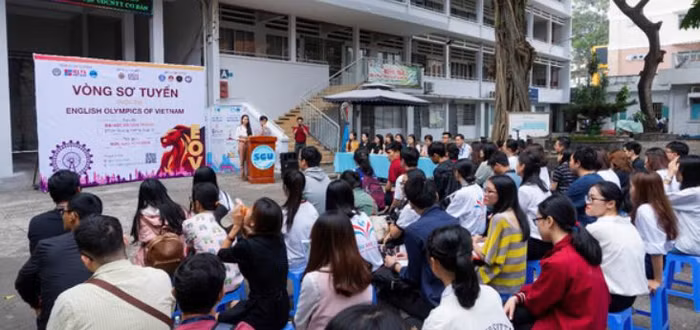 Các thí sinh được giới thiệu về thể lệ của EOV 2019 trước khi bắt đầu vòng sơ tuyển tại Trường Đại học Sài Gòn (TP. Hồ Chí Minh).