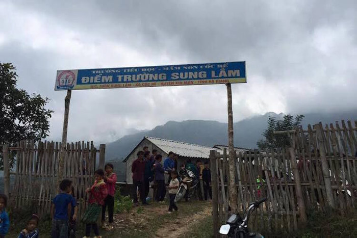 Ca sỹ Thủy Bi trao qùa cho trẻ em Xí Mần- Hà Giang ảnh 2 Ca sỹ Thủy Bi trao qùa cho trẻ em Xí Mần- Hà Giang ảnh 2