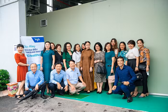 Lãnh đạo VACOD, HBA cùng đoàn doanh nhân đi thăm nhà máy sản xuất khẩu trang của Công ty CP chăm sóc sức khoẻ VG