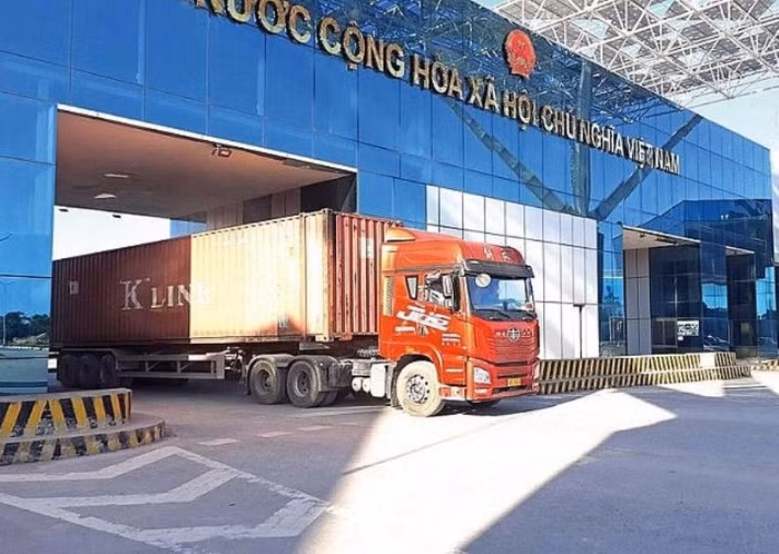 Xuất nhập khẩu hàng hóa trên địa bàn TP Móng Cái hoạt động trở lại sau nhiều ngày nghỉ Tết