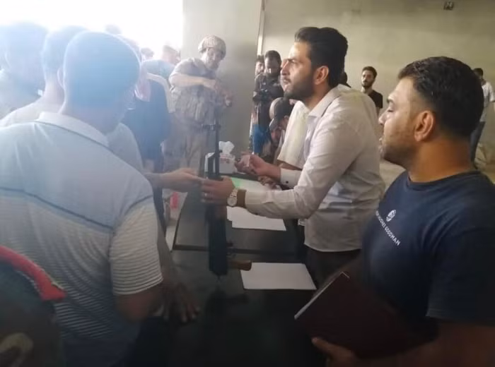 Quân nổi dậy giao nộp vũ khí, tham gia hòa giải xung đột