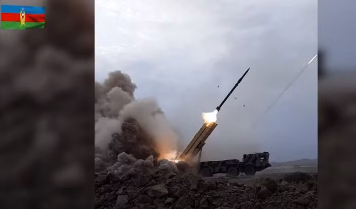 Pháo phản lực MLRS "Polonaise" phóng tên lửa có điều khiển A300