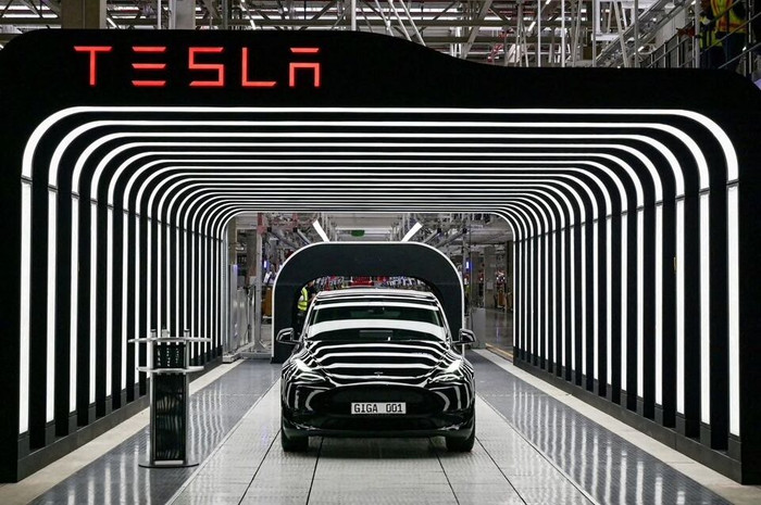 Tesla mất 126 tỷ USD giá trị vì nhà đầu tư lo ngại về cách Elon Musk thôn tính Twitter