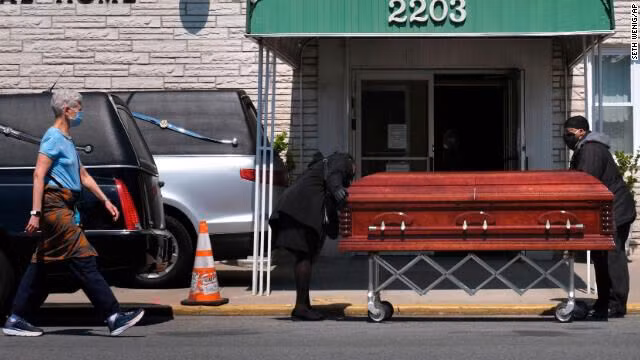 Hơn 1/4 số ca tử vong vì Covid-19 toàn cầu là ở Hoa Kỳ