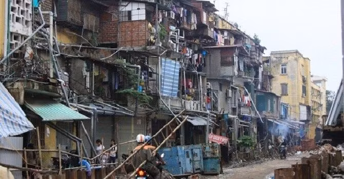 Cấp quận được cưỡng chế phá dỡ khẩn cấp chung cư cũ