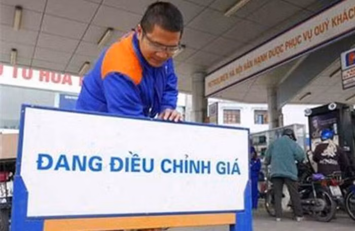 Giá xăng dầu liên tục được điều chỉnh tăng thời gian qua