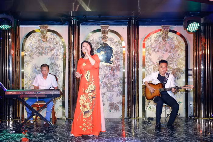 Lớp học hát online với những mối thâm tình không…ảo