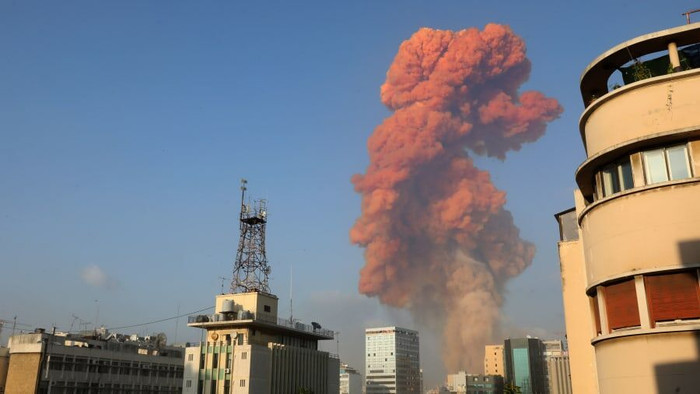 Vụ nổ kinh hoàng tại Beirut khiến gần 100 người thiệt mạng ảnh 1