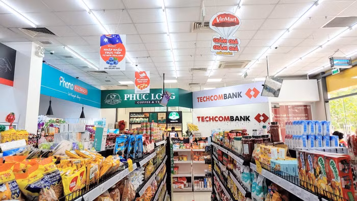 Siêu thị WinMart+ theo mô hình mini-mall tích hợp nhiều tiện ích tại một điểm đến.