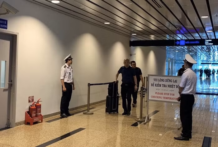 Khó chồng thêm khó, COVID-19 bồi thêm một cú sốc cho các DN bất động sản. Lượng khách du lịch sụt giảm ảnh hưởng trước tiên đến phân khúc bất động sản du lịch, nghỉ đưỡng (villa biển, condotel, khách sạn...)