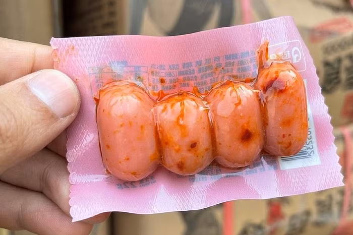 xúc xích nhập lậu