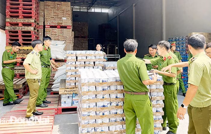 Tập trung đấu tranh với tội phạm buôn lậu, gian lận thương mại, hàng giả, hàng cấm