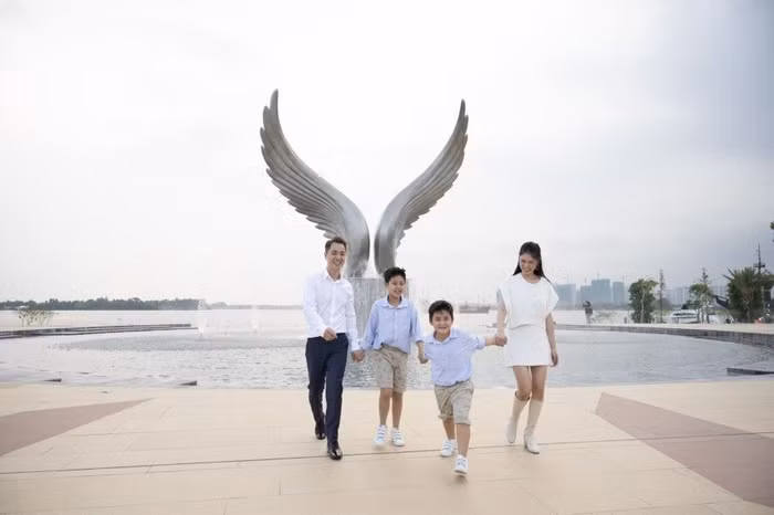 Cả gia đình thích thú ghi lại những khoảnh khắc tuyệt vời trong chuyến trải nghiệm