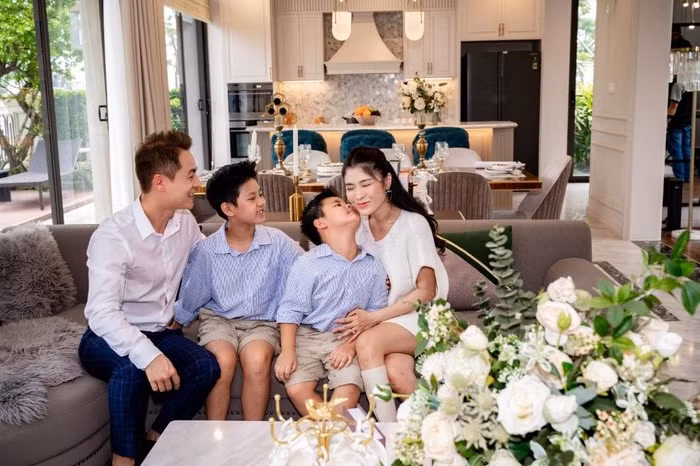 Gia đình ca sỹ Đăng Khôi