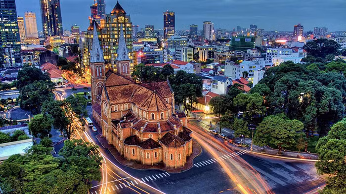 Nhà thờ Đức Bà là một trong nhiều địa điểm du lịch của TP. Hồ Chí Minh
