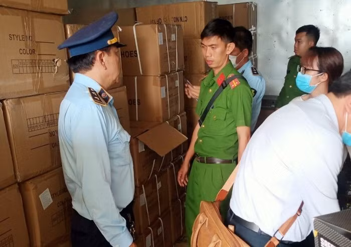 Công ty Nguyên Gia Phúc kinh doanh giày bảo hộ lao động giả mạo nhãn hiệu SAFETY JOGGER