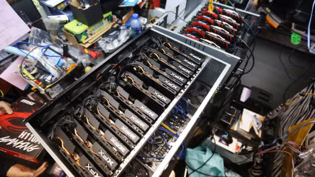 Bên trong “thế giới ngầm”: Ngành khai thác tiền điện tử của Trung Quốc (P2) ảnh 1