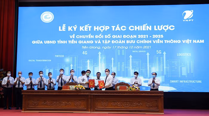 Lễ ký kết hợp tác chiến lược về chuyển đổi số giai đoạn 2021-2025 giữa UBND tỉnh Tiền Giang và Tập đoàn Bưu chính Viễn thông Việt Nam