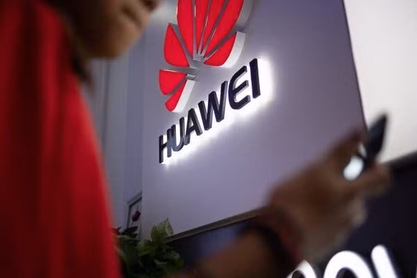 Huawei cáo buộc Hoa Kỳ tấn công mạng, đe doạ nhân viên công ty