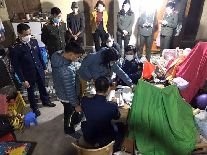 Cơ sở sản xuất mỹ phẩm giả được lực lượng chức năng phát hiện và bắt giữ