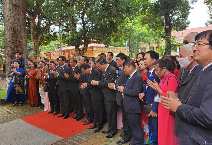 VCCI và HBA tổ chức đoàn Doanh nhân đến dâng hương, báo công với Chủ tịch Hồ Chí Minh ảnh 7