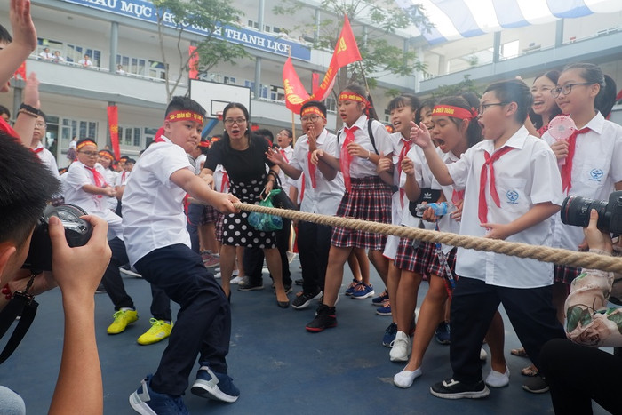 Bộ trưởng Bộ TT&TT Nguyễn Mạnh Hùng dự khai giảng trường THCS Cầu Giấy ảnh 9