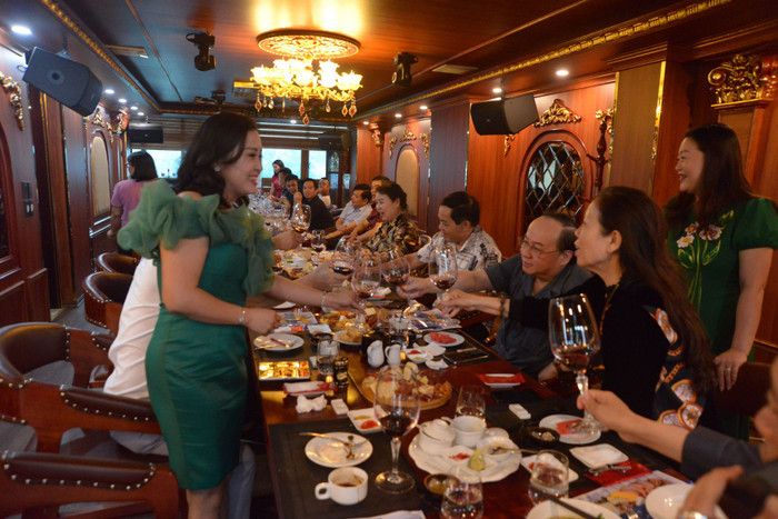 Các thành viên VACOD tham dự chương trình bữa sáng doanh nhân 