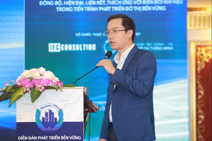 Ông Lê Nho Thông - Phó Giám đốc Kinh doanh Công nghệ Năng lượng số của Huawei Việt Nam đã có bài trình bày về báo cáo tại diễn đàn