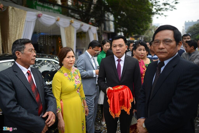 Chồng đại gia tặng quà cưới siêu xe Roll Royce cho Hoa hậu Thu Ngân ảnh 1 Chồng đại gia tặng quà cưới siêu xe Roll Royce cho Hoa hậu Thu Ngân ảnh 1