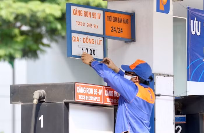 Giá xăng được dự báo tiếp tục tăng vào ngày mai