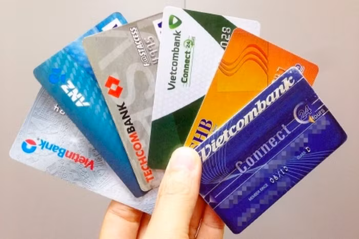 NHNN cảnh báo tình trạng dùng giấy tờ tùy thân giả để mở thẻ ATM