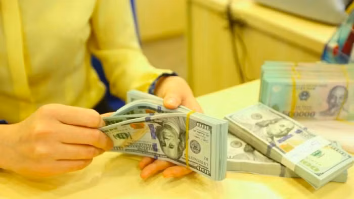 Nghịch lý giúp sức cho Ngân hàng Nhà nước