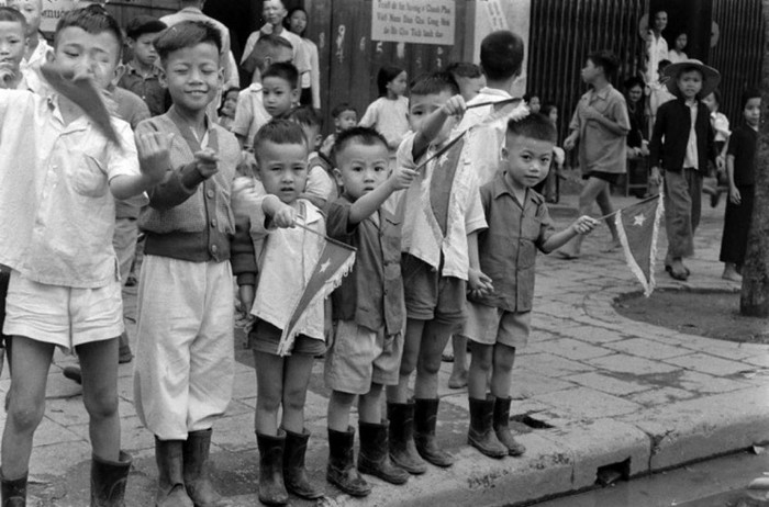 Ngày giải phóng Thủ đô dưới ống kính phương Tây ảnh 7