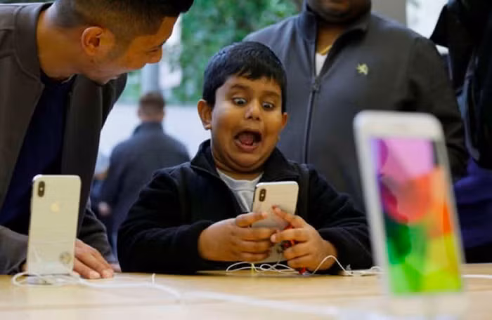 Cổ đông kêu gọi Apple ra ứng dụng hạn chế trẻ em dùng iPhone