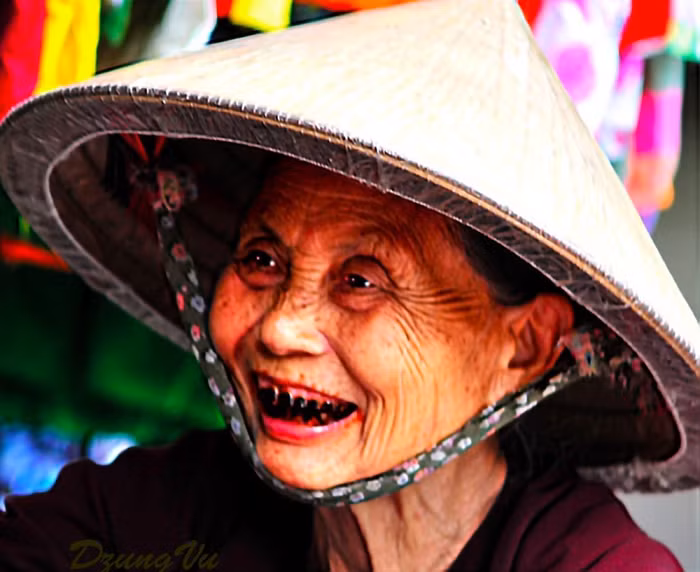 Ngắm nhìn "Những gương mặt phụ nữ trên mọi nẻo đường"