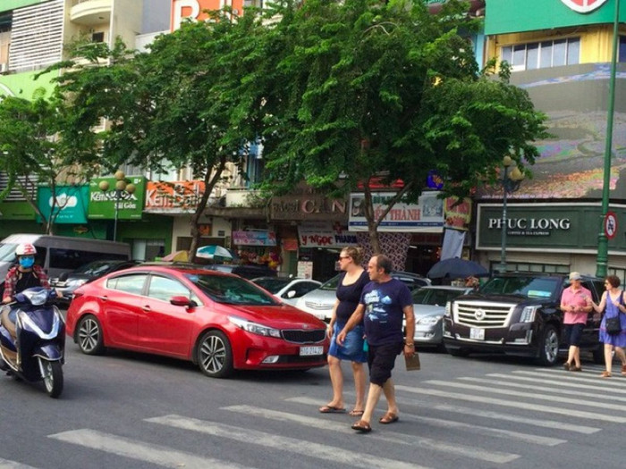 TPHCM tăng phí gửi xe ô tô "quá đột ngột, gây sốc"!