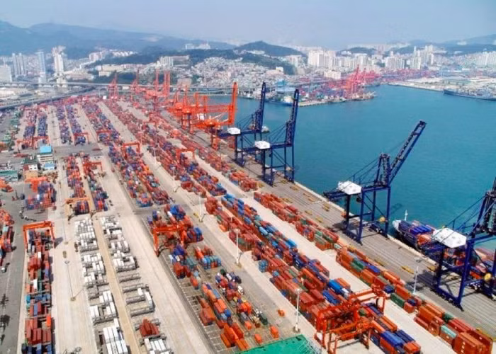 Xuất khẩu của Hàn Quốc lần đầu tiên sụt giảm trong 18 tháng qua