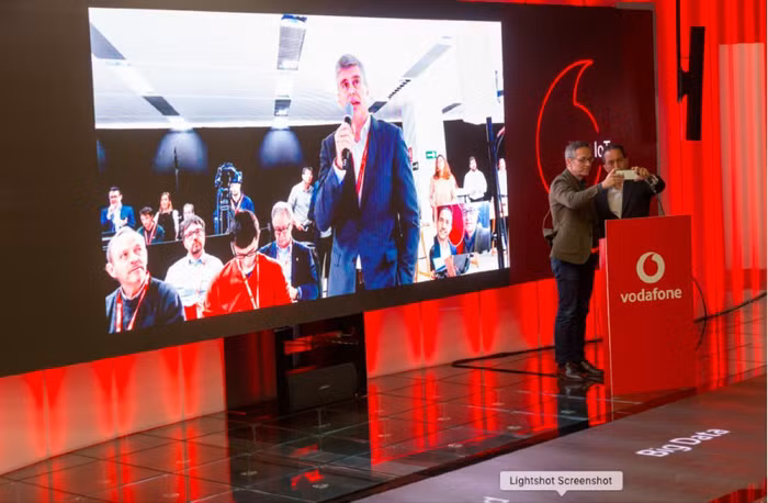 Vodafone và Huawei thực hiện thành công cuộc gọi 5G và kết nối kép sử dụng tiêu chuẩn 3GPP R15 NSA Standard