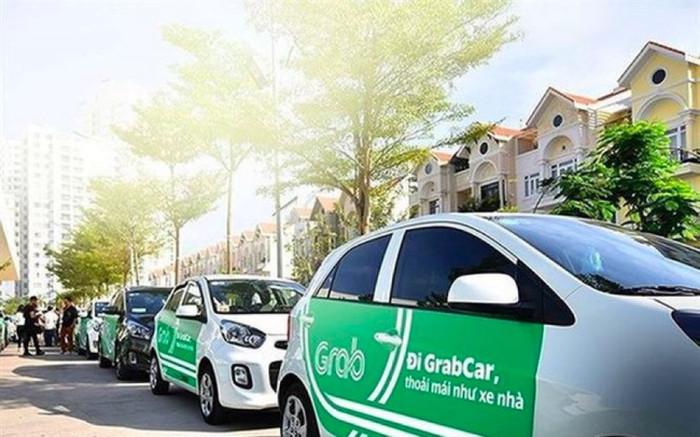 Grab sẽ phải gắn biển “taxi điện tử”?