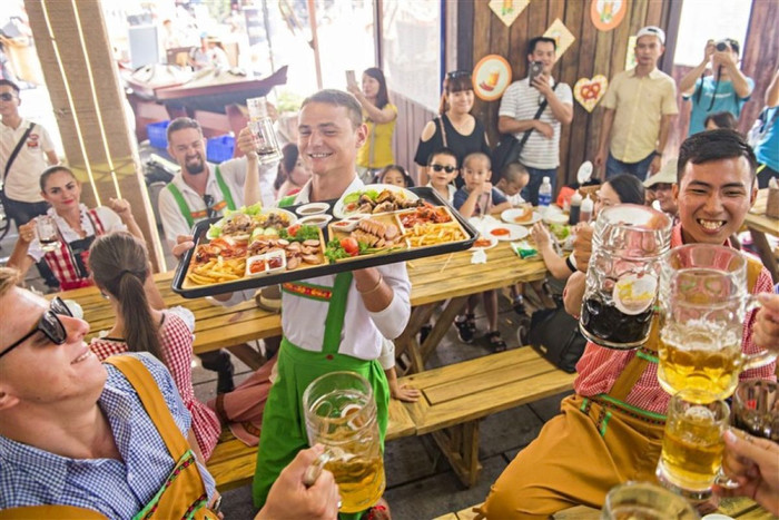 B’estival 2018 – Nhà máy xúc xích tiêu chuẩn Oktoberfest