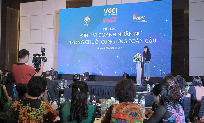 Diễn đàn “Định vị Doanh nhân nữ trong chuỗi cung ứng toàn cầu” thu hút gần 200 đại biểu tham dự