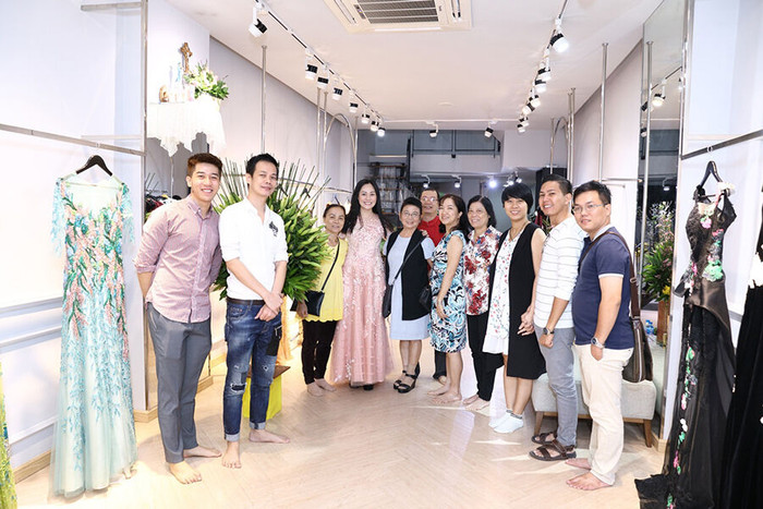 Dàn sao hội ngộ khai xuân tại showroom của NTK Hoàng Hải