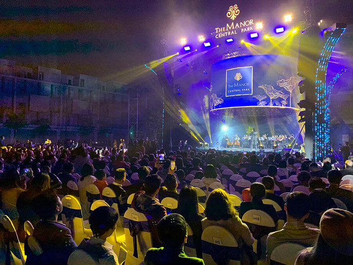 Hàng ngàn quý khách hàng đã tới tham quan dự án và tham dự sự kiện “The Symphony Of Love”