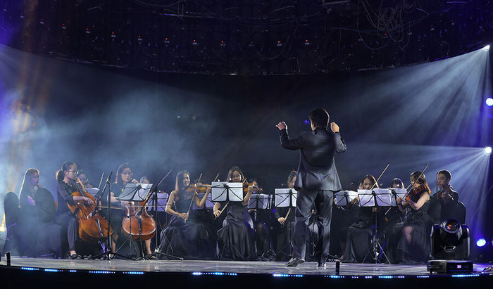 Dàn nhạc Giao hưởng biểu diễn các tiết mục khiến người nghe xúc động, bồi hồi gợi những ký ức đẹp về Hà Nội - thủ đô ngàn năm văn hiến