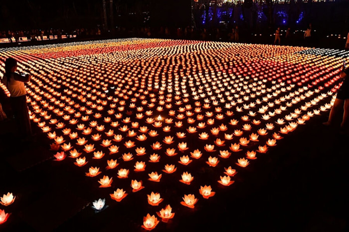 Tam Chúc rực rỡ trong đêm hội hoa đăng mừng Đại lễ Vesak 2019