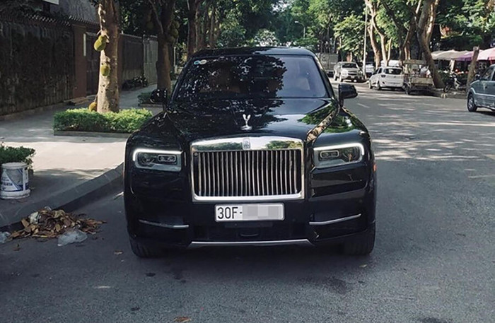 Chiếc SUV siêu sang Rolls-Royce Cullinan hơn 41 tỷ ra biển trắng ở Hà Nội