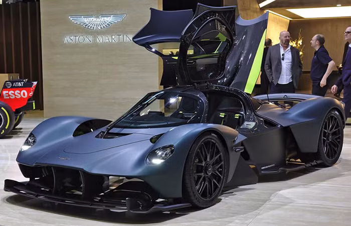 Siêu phẩm Aston Martin Valkyrie 75 tỷ đồng vừa ra mắt có những gì?