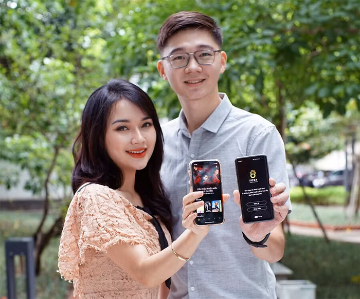 Để sử dụng Foxy, người dùng vào App Store hoặc CH Play tải Foxy