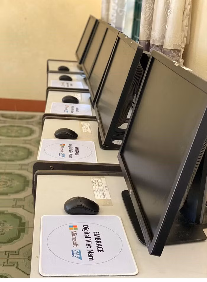 Phòng lab mới tại trường học huyện Si Ma Cai, tỉnh Lào Cai. SAP &amp; Microsoft đã tài trợ phần cứng &amp; phần mềm cho phòng lab này