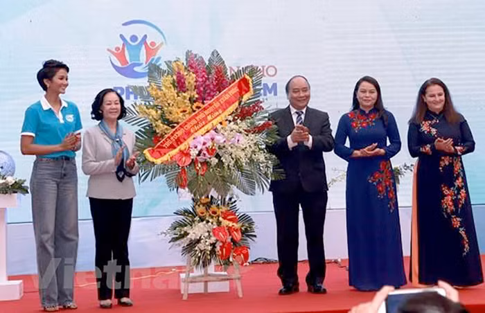 Hoa hậu H'Hen Niê làm đại sứ của năm an toàn cho phụ nữ và trẻ em